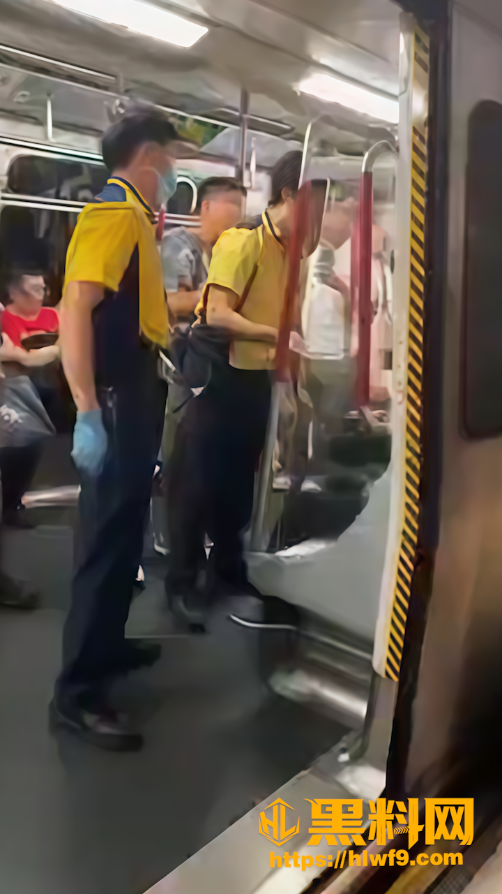 香港地铁女孩被骚扰3