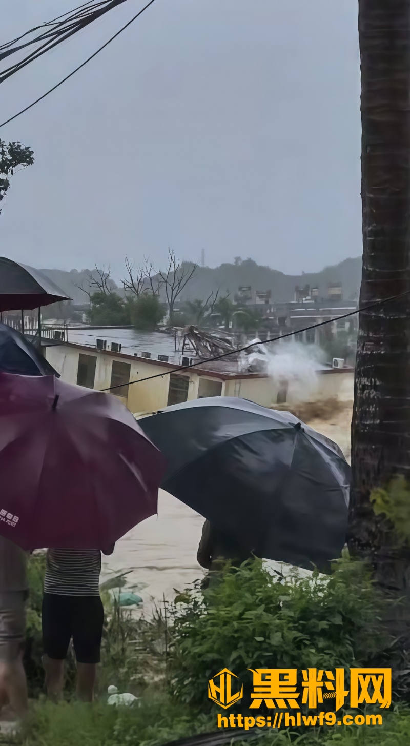 突发特大暴雨三人失踪3