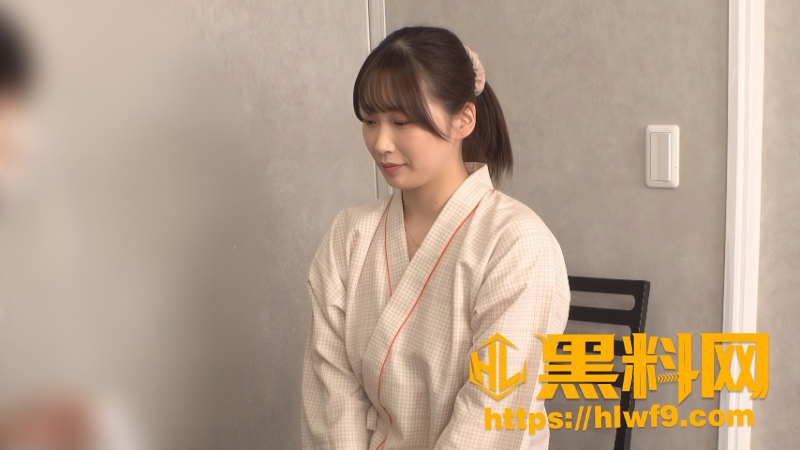 借检查之名偷拍敏感美女4