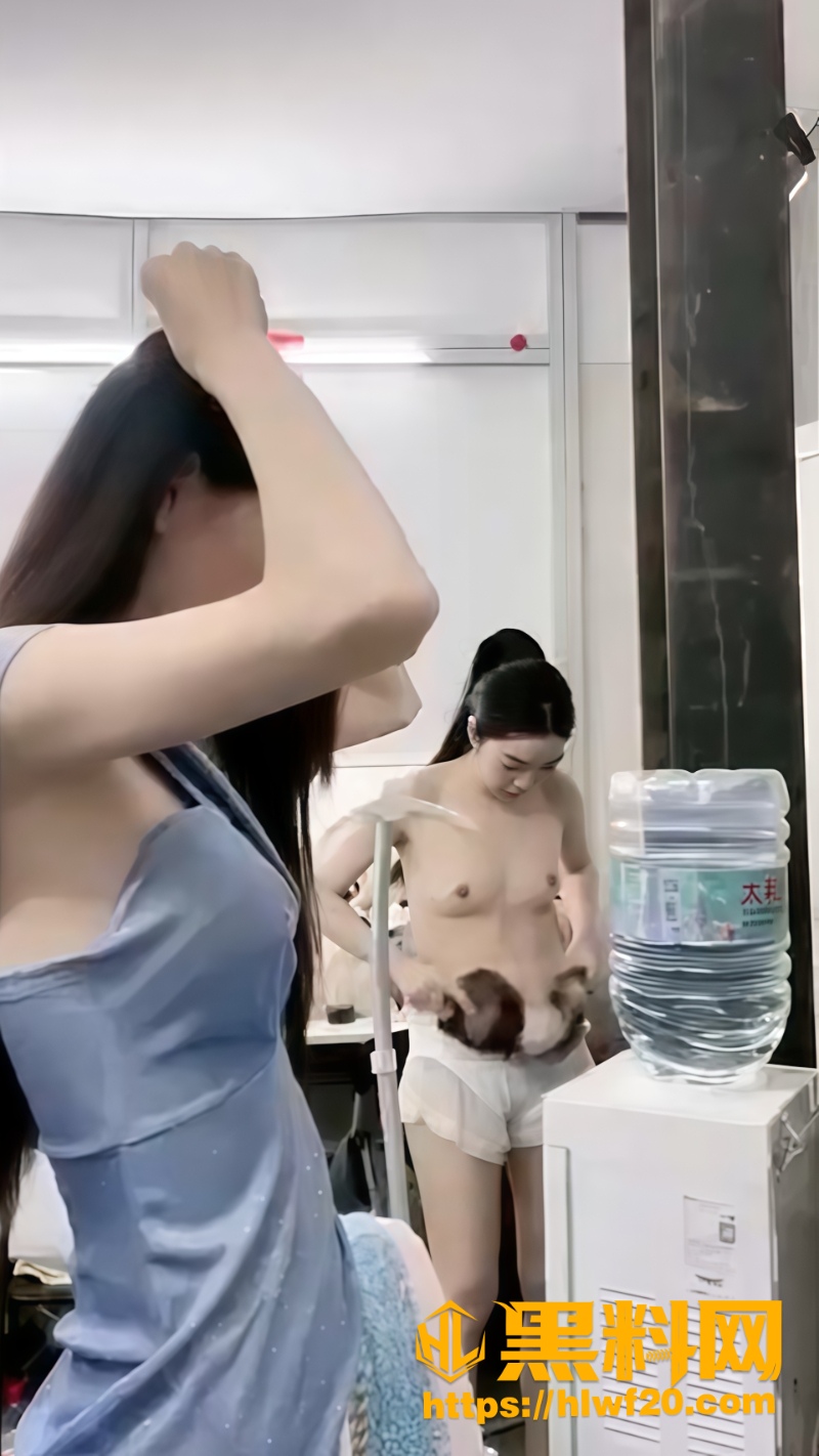 内衣走光4
